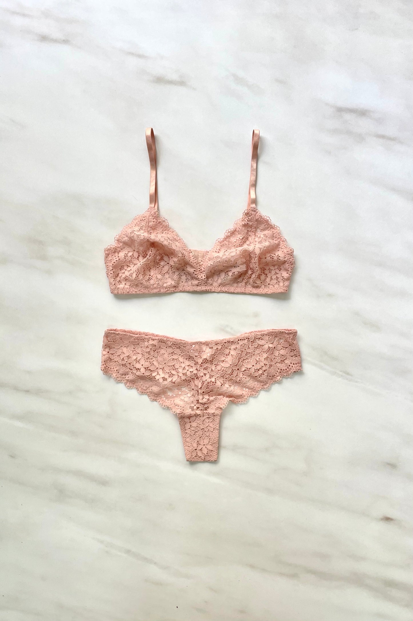 חזיית תחרה - ורוד