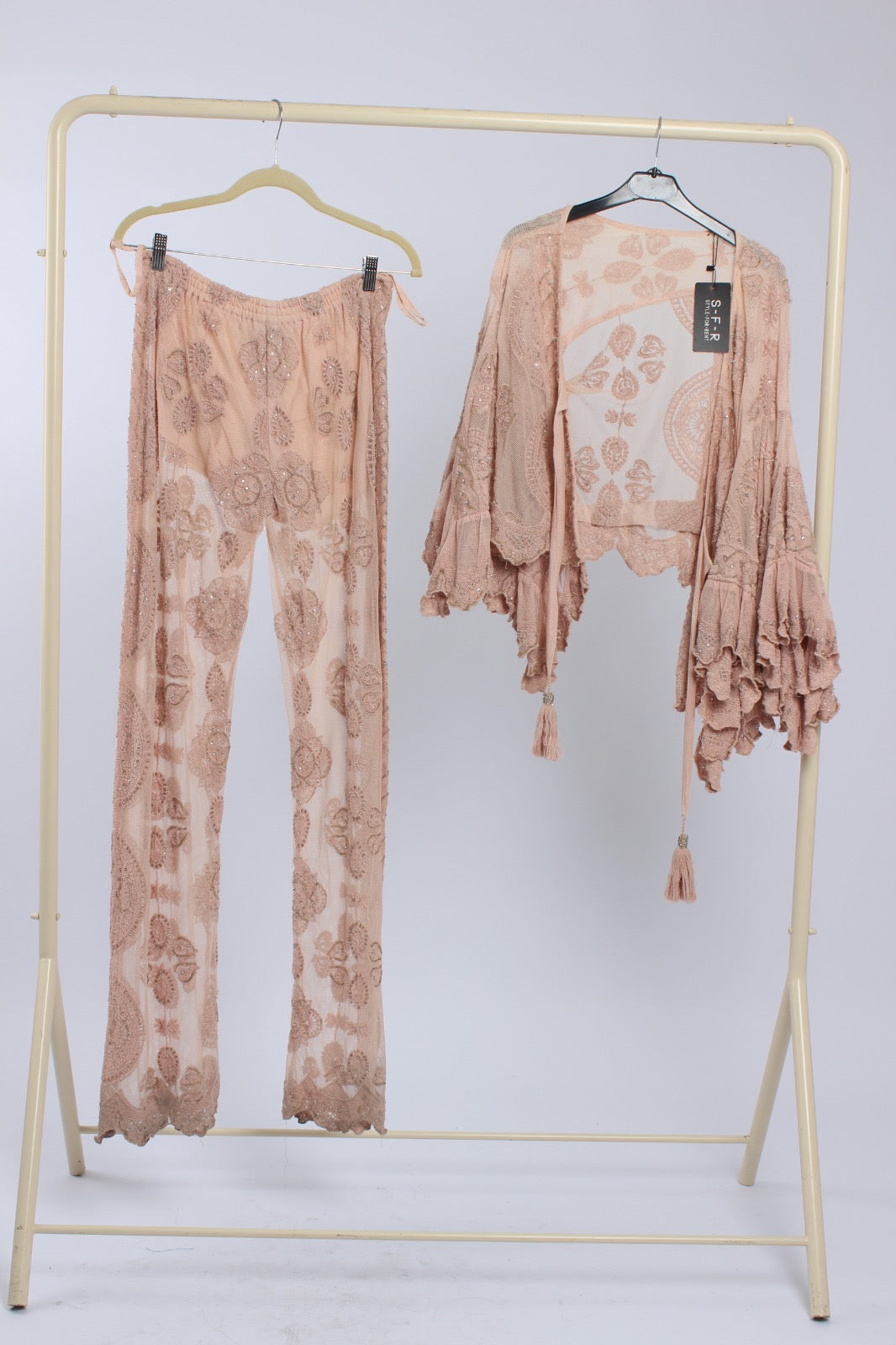 חליפת ניקול