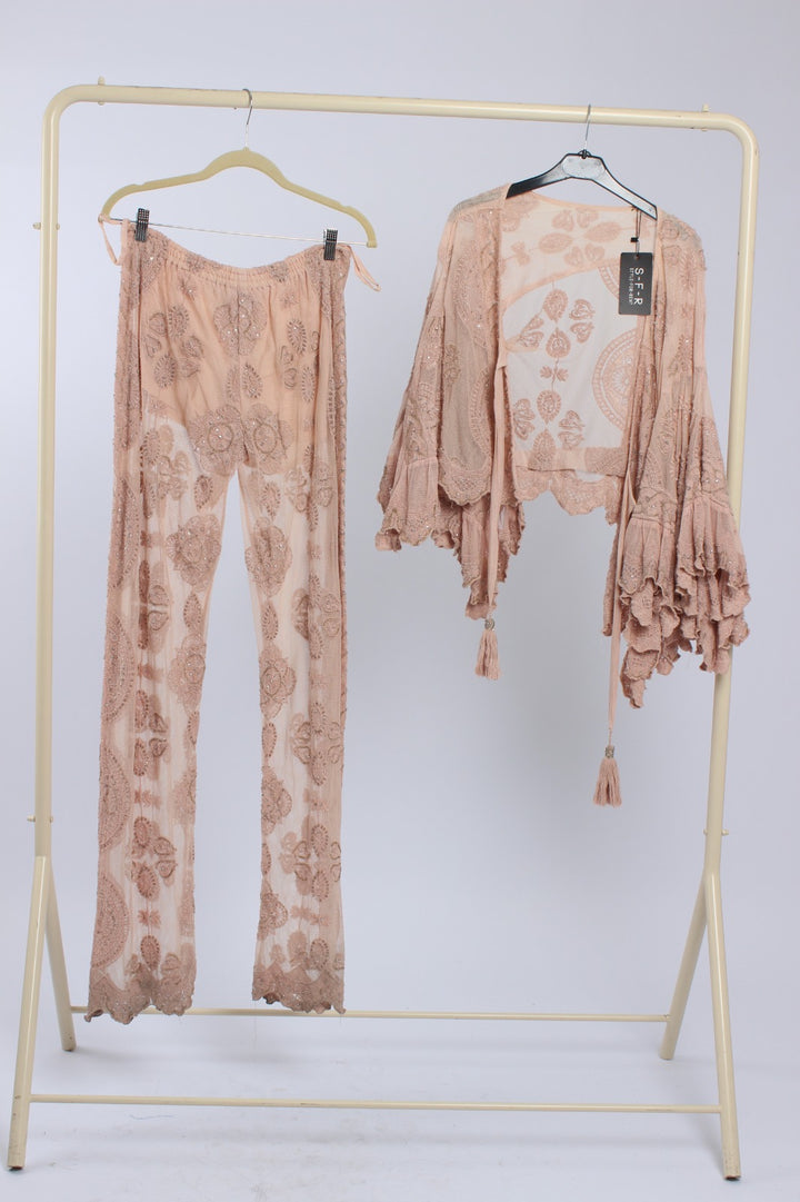 חליפת ניקול