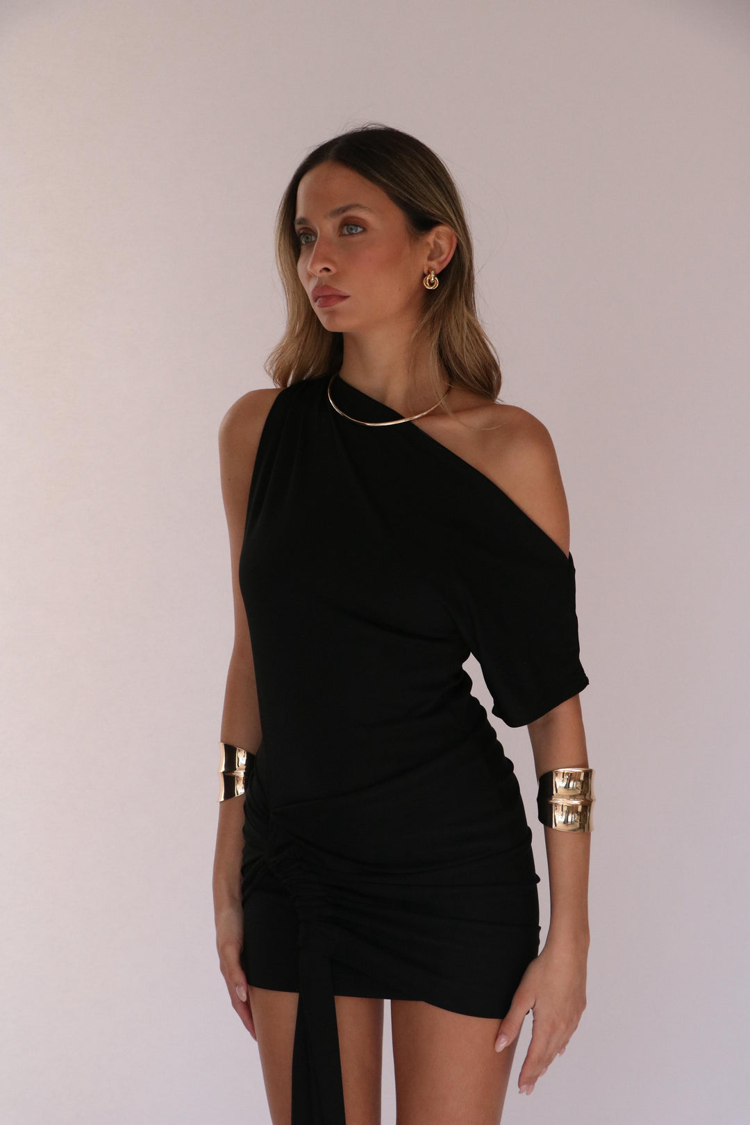 שמלת סנדרה -קאמל