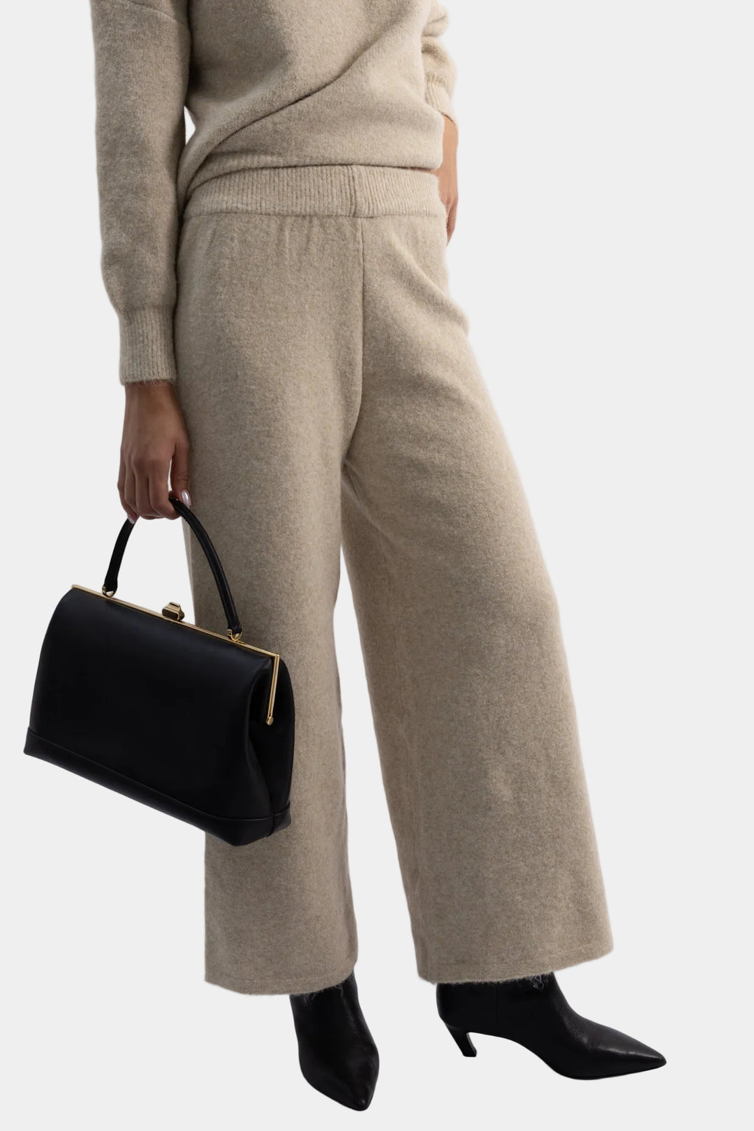 חליפת גוליה- בז