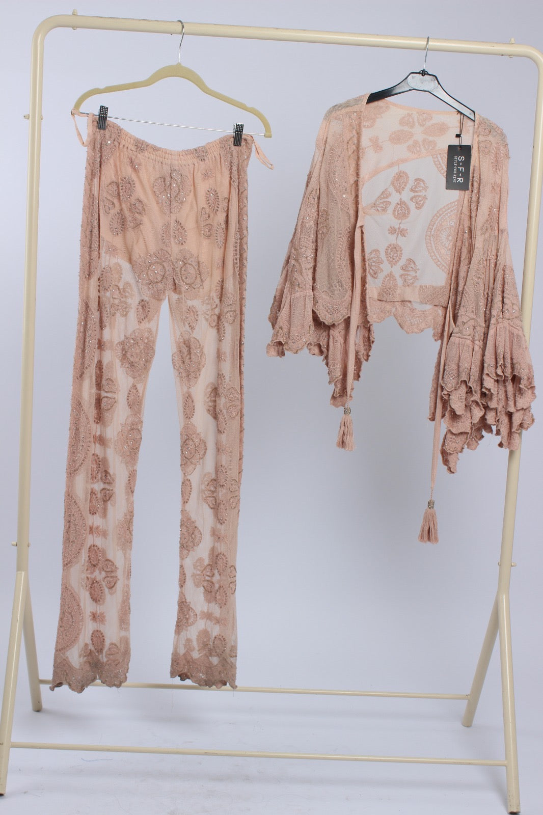 חליפת ניקול