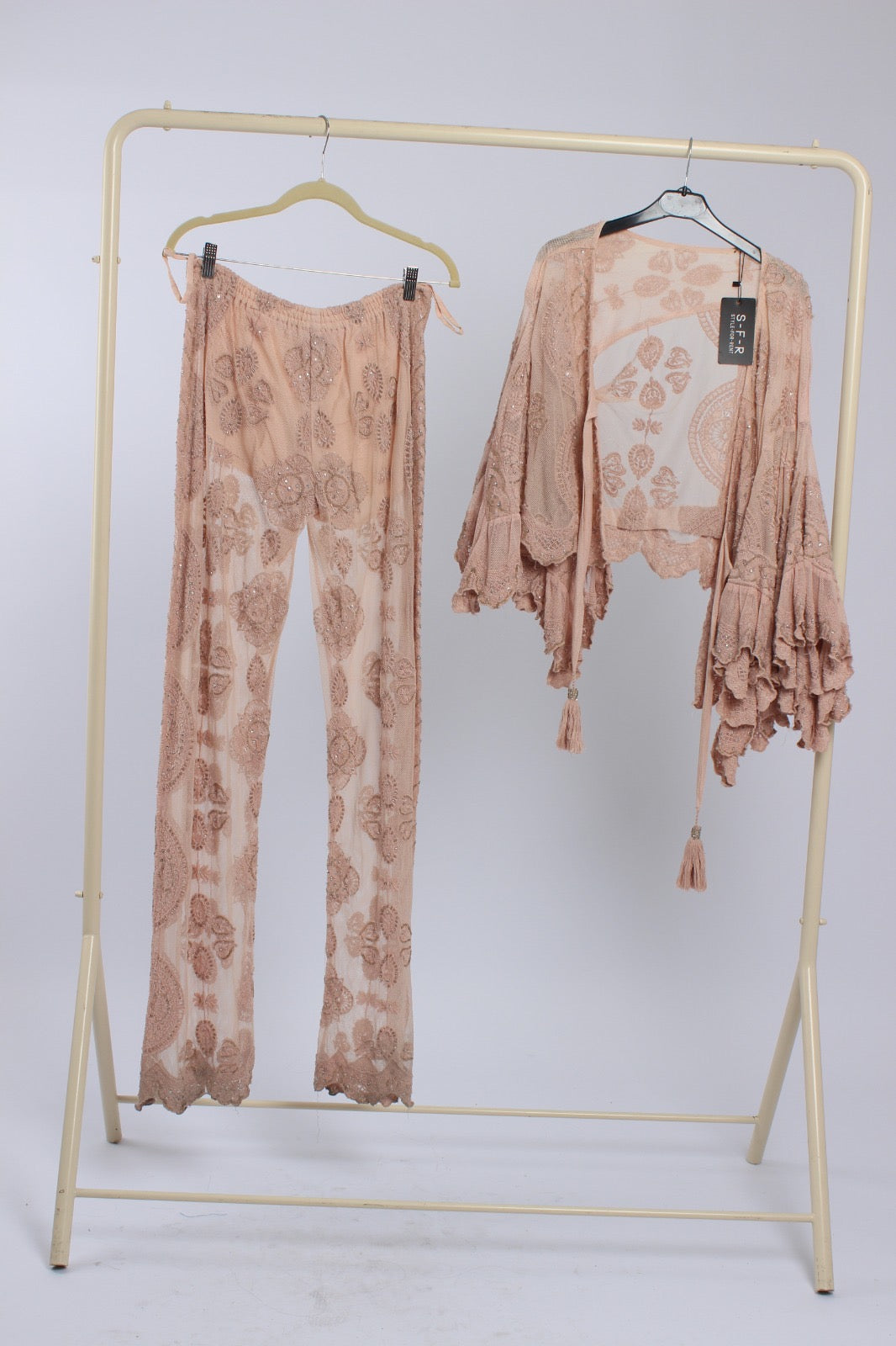 חליפת ניקול