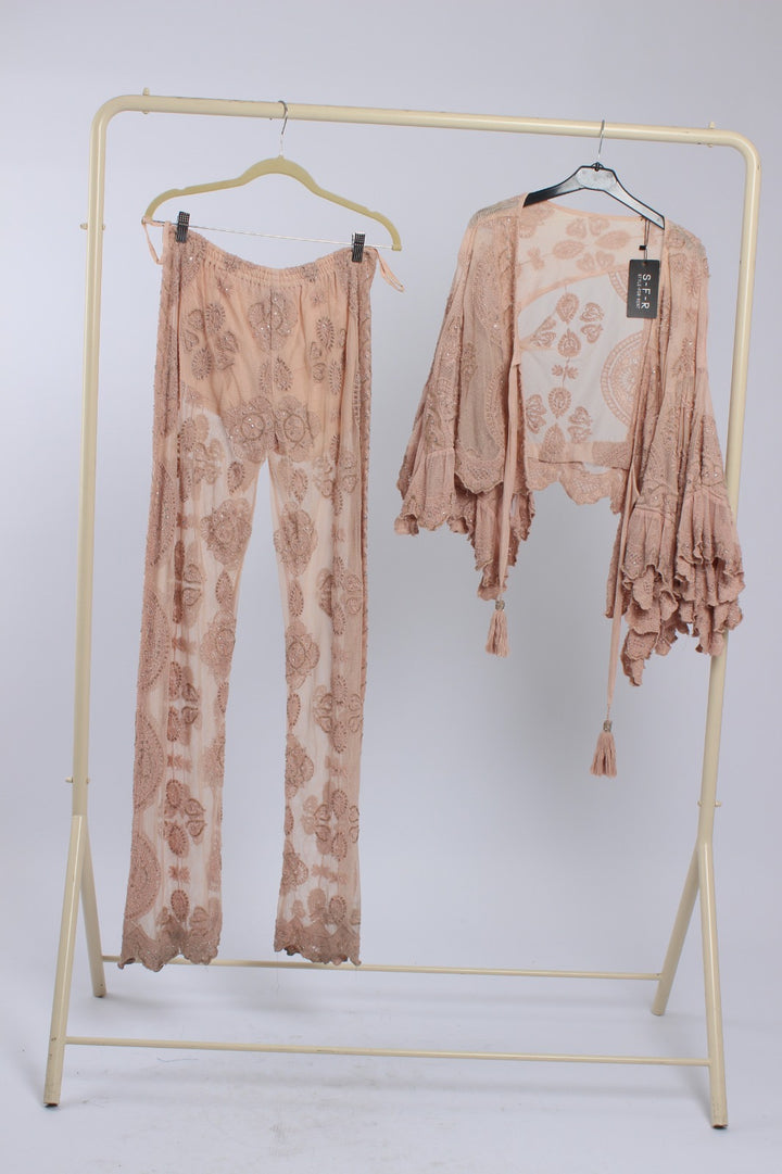 חליפת ניקול