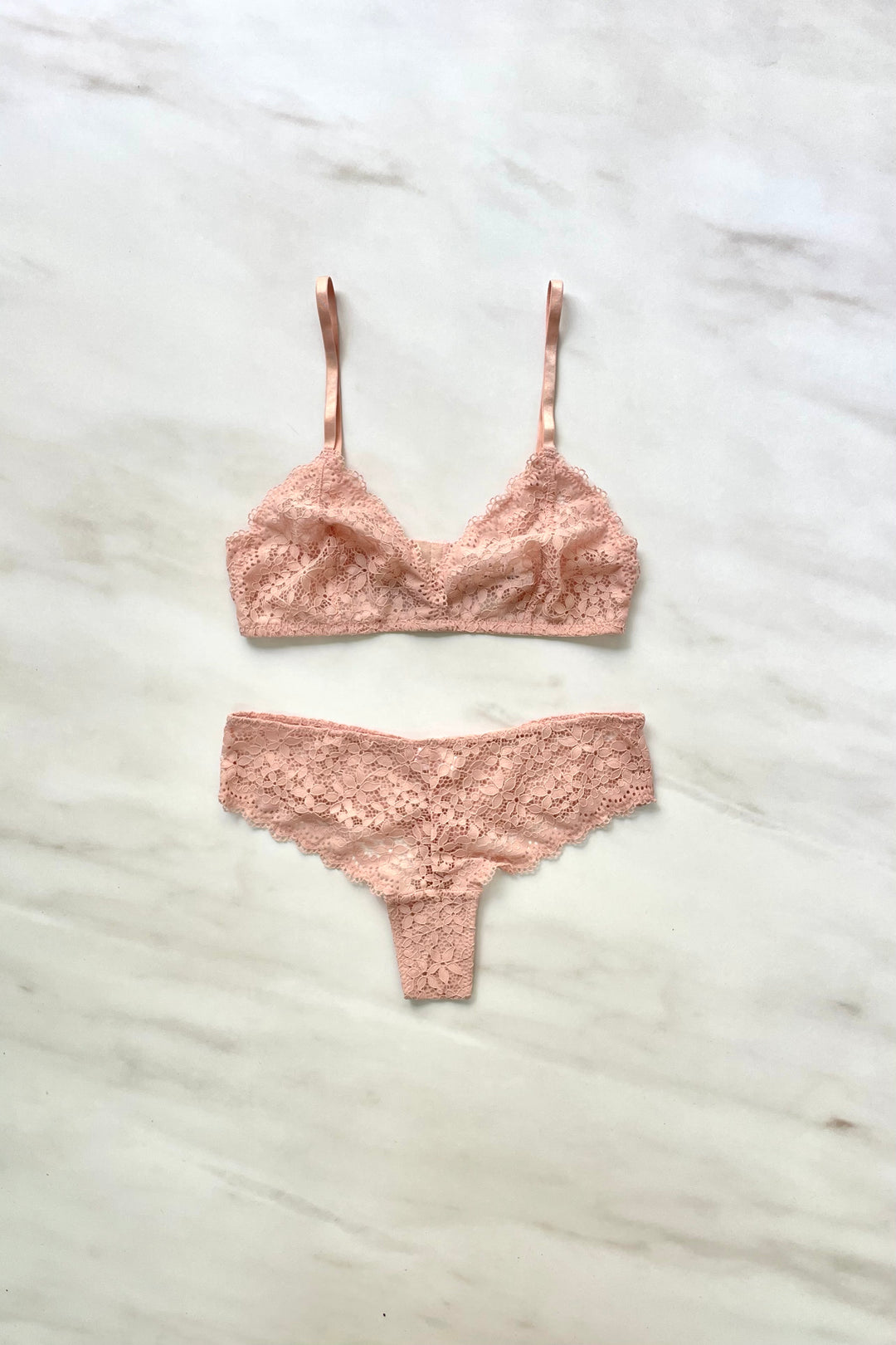 חזיית  תחרה - שחור