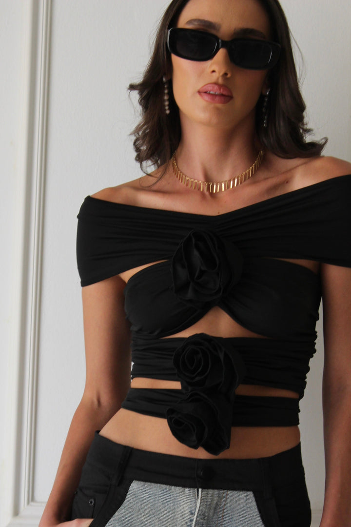 ⁨חולצת טופ פלורינה - שחור