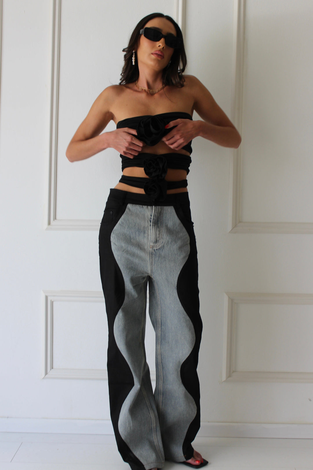 ⁨חולצת טופ פלורינה - שחור