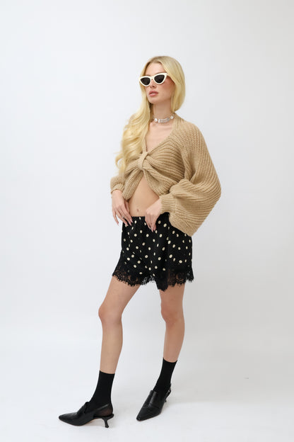 חליפה גקט ומיקרו חצאית בז