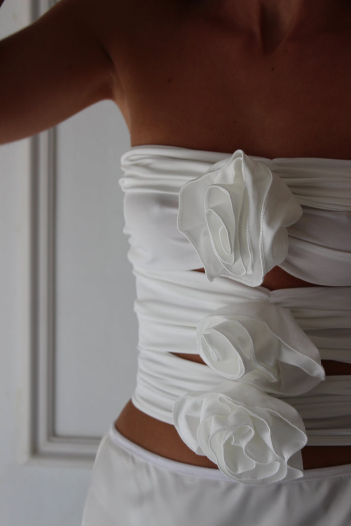 ⁨חולצת טופ פלורינה - שחור