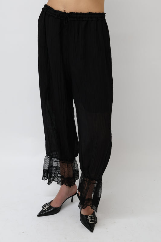 מכנסי בוהו שחורים תחרה