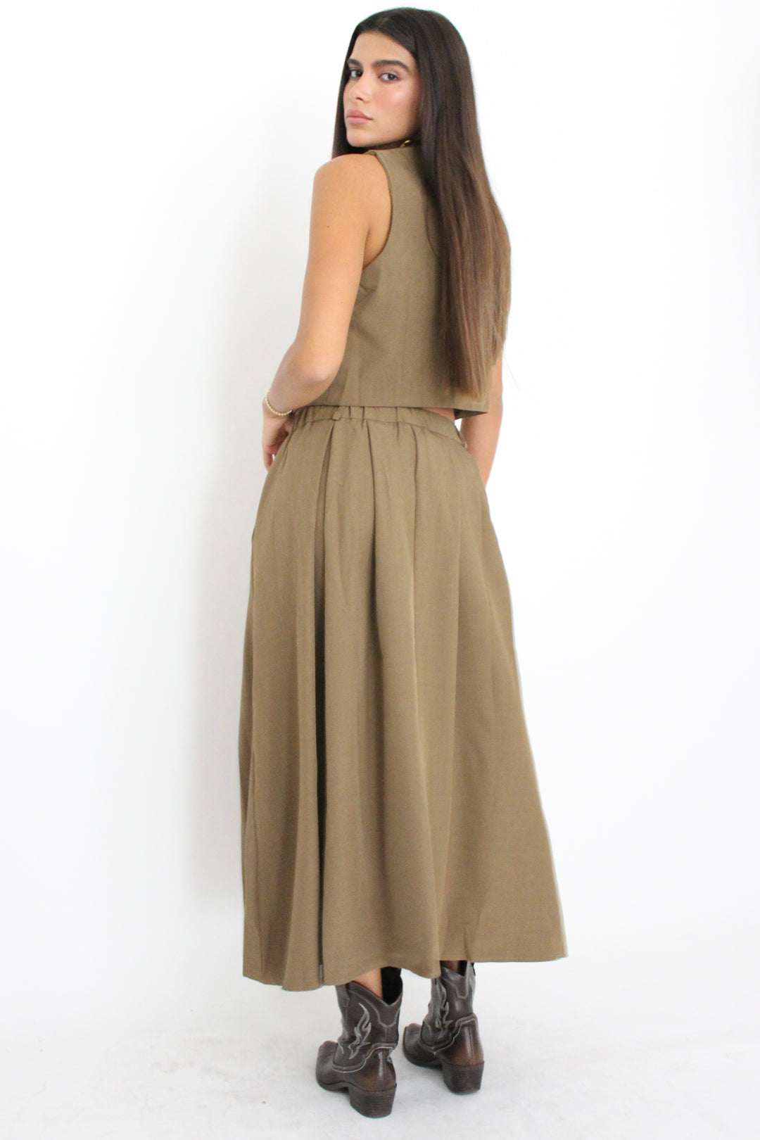 חליפת חצאית מדיבה - בז