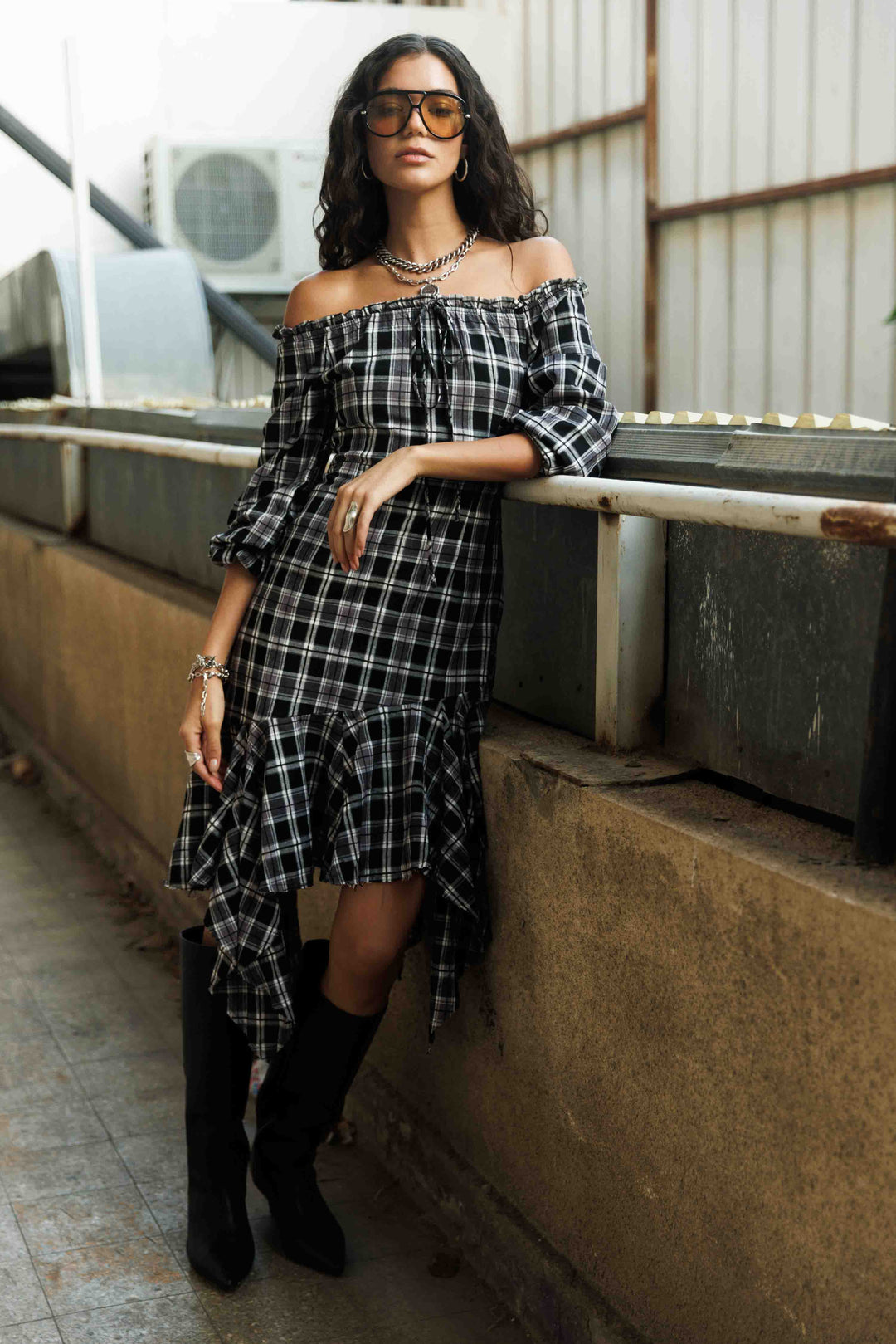 שמלת אדריאנה משבצות - שחור