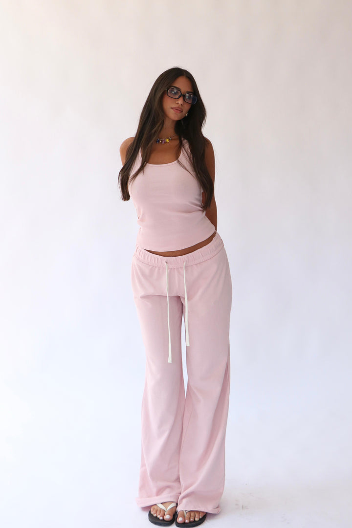 חליפת בקי - ורוד