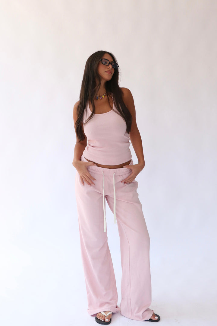 חליפת בקי - ורוד