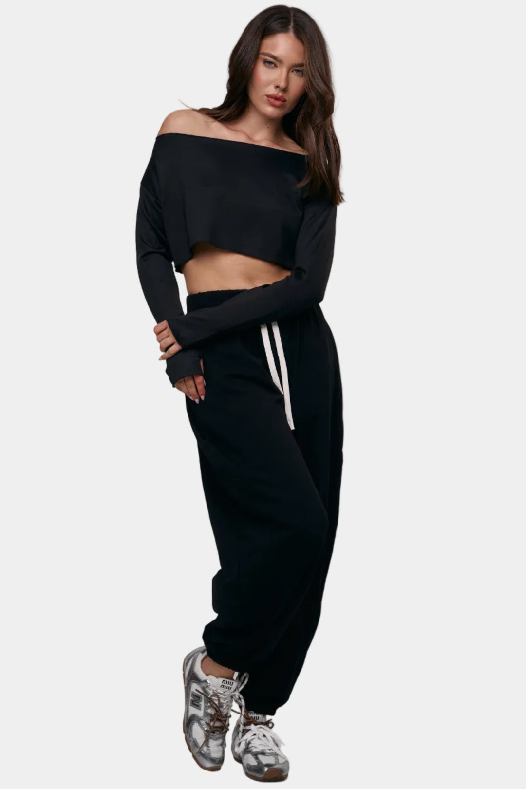 בייסיק לאנה שחור