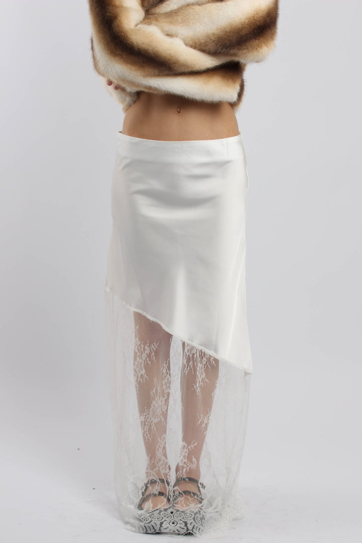 חצאית תחרה לבנה