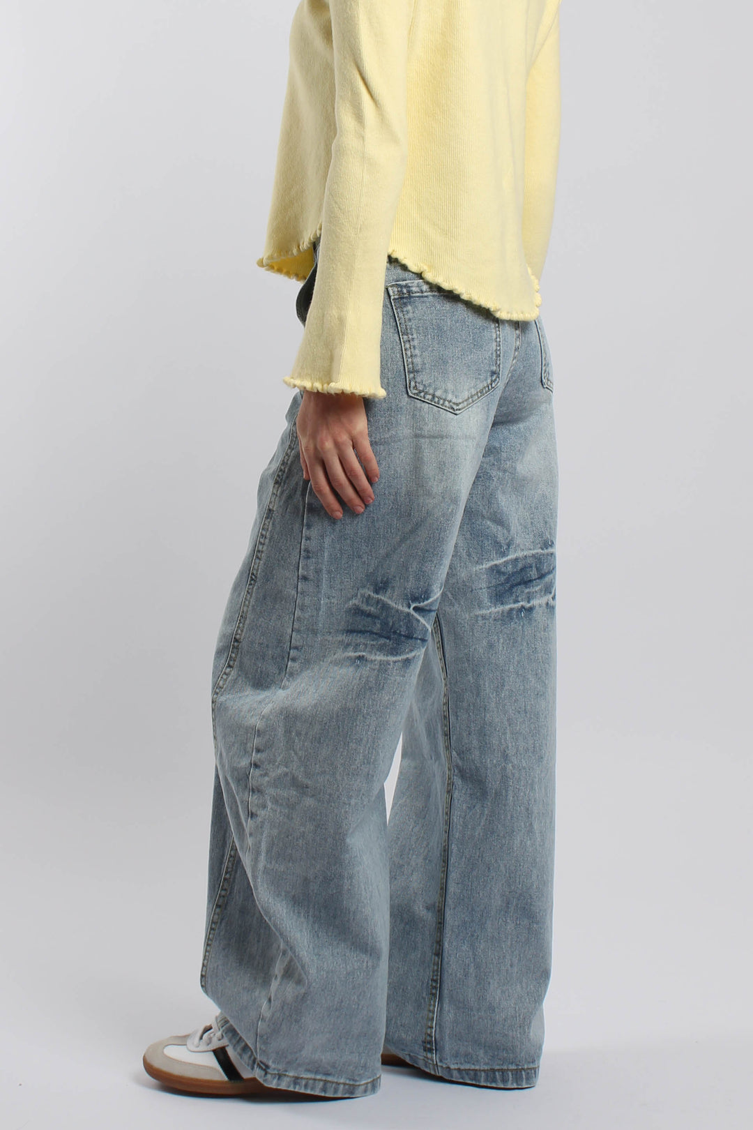 ג׳ינס מינורי בהיר – גזרה רחבה
