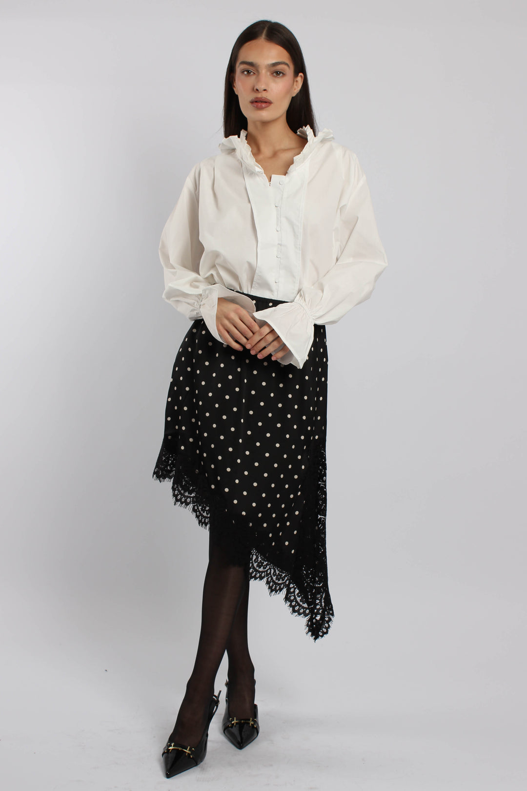 חצאית נקודות עם תחרה