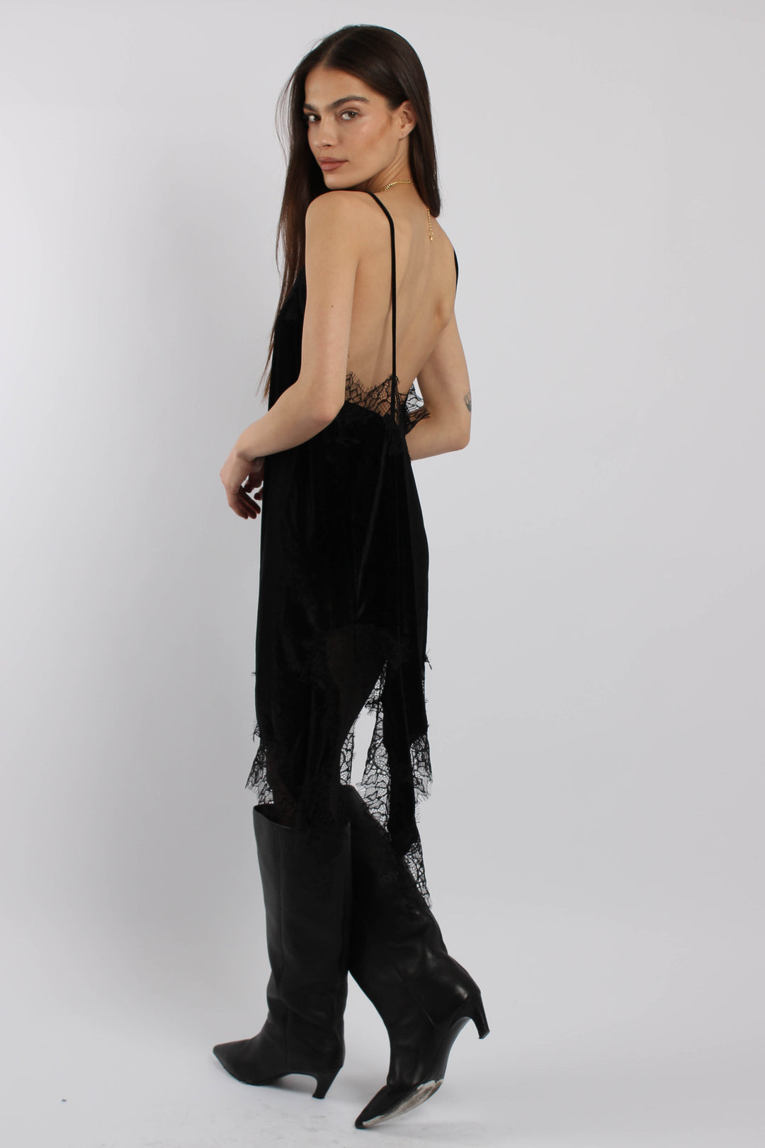 שמלת קטיפה וורד אסימטרית