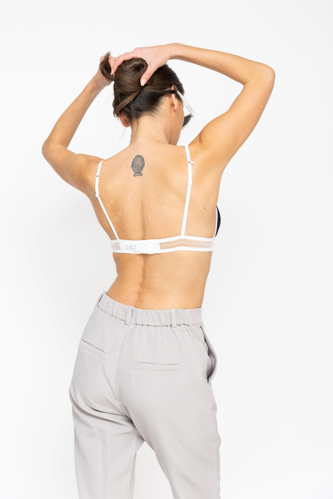 חזיית בניה שחור לבן