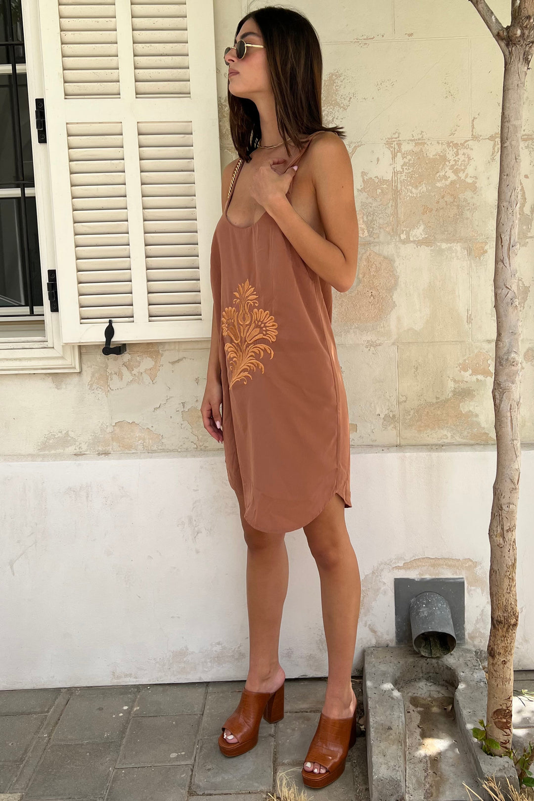 ⁨⁨שמלת אוליביה רקמה - בריק⁩⁩