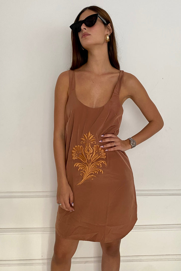 ⁨⁨שמלת אוליביה רקמה - בריק⁩⁩