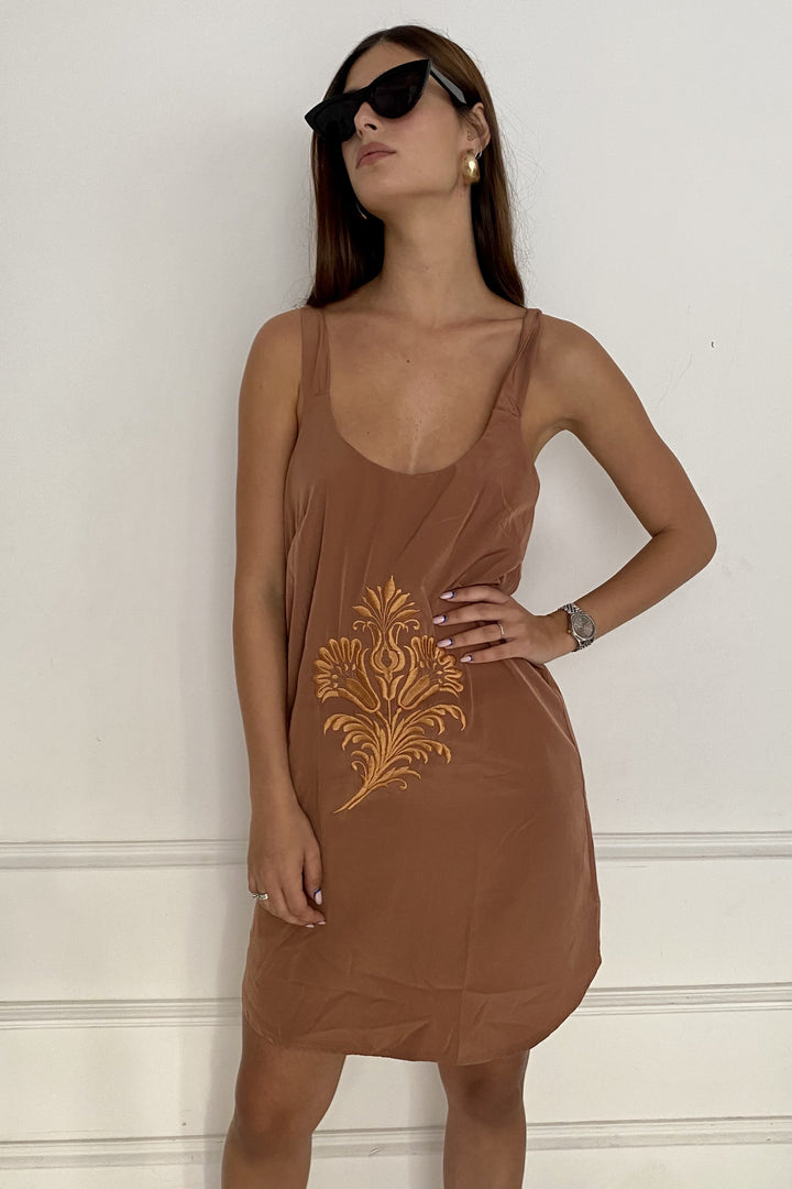 ⁨⁨שמלת אוליביה רקמה - שחור⁩⁩